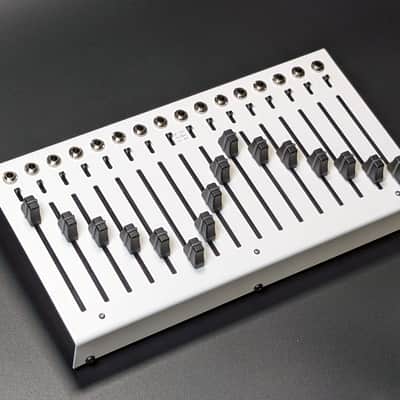 Michigan Synth Works Chronovore 303-Style CV/Gate Sequencer (Black