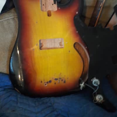 Washburn P Bass 1978 - Sunburst image 11
