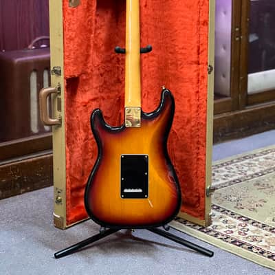 1992 Fender Stevie Ray Vaughan Stratocaster with Pau Ferro Fretboard - 3-Color Sunburst image 7