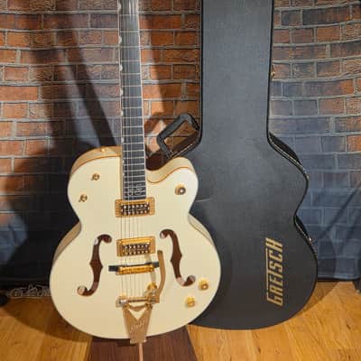 Gretsch G6136-1958 Stephen Stills Signature White Falcon Hollow Body Aged White w/ OHSC, CoA & Pickguard image 1