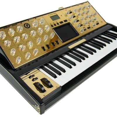 Moog Minimoog Voyager Gold LTD image 2