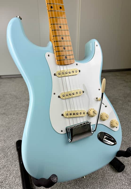 Fender Vintera '50s Stratocaster in Sonic Blue with Gig Bag