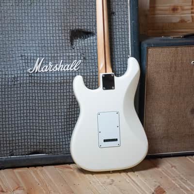 2017 Fender Mexico Stratocaster Standard - in Olympic White