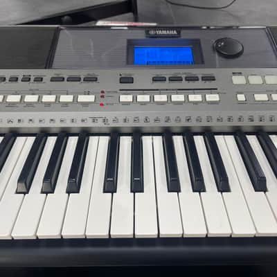 USED Yamaha PSR-E443 touch responsive digital keyboard image 5