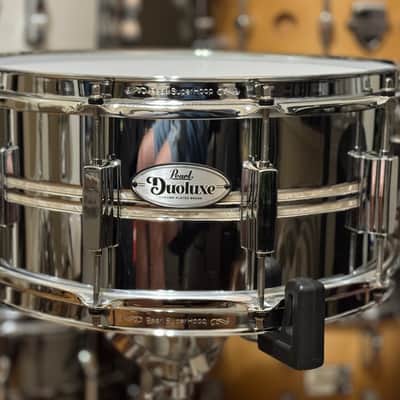 Pearl DUX1465BR Duoluxe 14x6.5" Chrome Over Brass Snare Drum 2021 - Present - Nicotine White Marine Pearl Inlay image 2