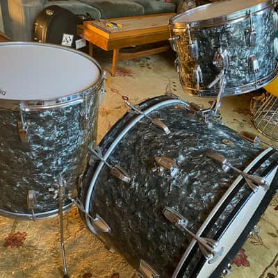 Ludwig No. 980 Super Classic Outfit 9x13 / 16x16 / 14x22" Drum Set with Keystone Badges 1960 - 1968 - Black Diamond Pearl image 4