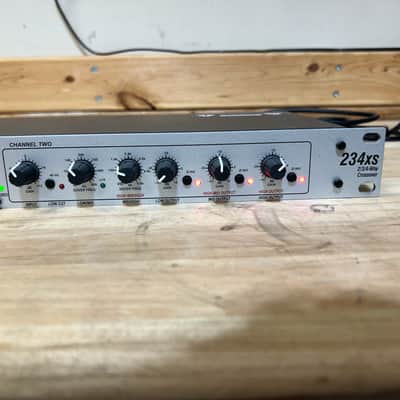 DBX 234xs XLR Stereo 2/3 Way/Mono 4-Way Crossover 2010s - Silver image 2