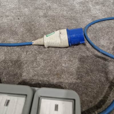 Blue CEE Industrial Plug to 5× Dual UK Socket Distribution Lead - Rugged Industrial Design - Good image 4