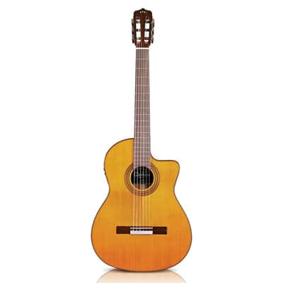 Cordoba Fusion 12 Natural Cedar Classical with Electronics Natural