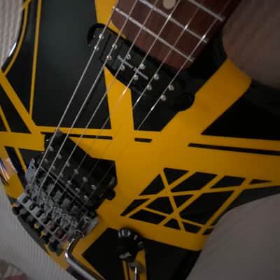 Bumblebee Yellow and Black EVH Build image 4