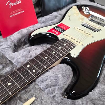 Fender American Professional Stratocaster 2018 BRAND NEW Time Capsule CASE QUEEN Ultra Luxe 2-Tone Sunburst USA Strat 60s vintage 4-bolt neck Investor Guitar image 8