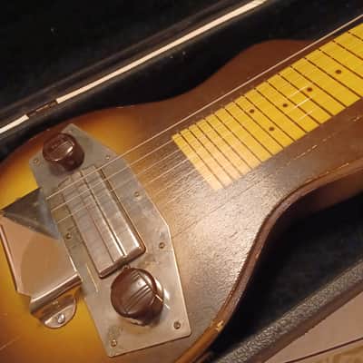 Silvertone Model 1319 (1947-54) 1947-54 W/ Hard Case image 3