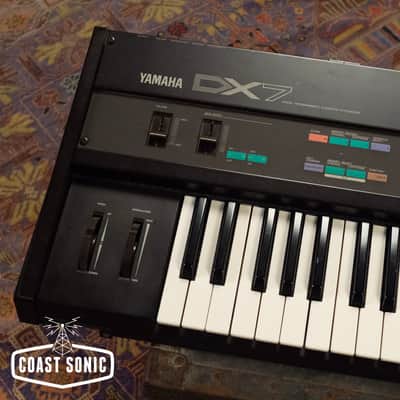 Vintage 1980s Yamaha DX7 Programmable Algorithm Synthesizer w/original case & 2 ROM cartridges