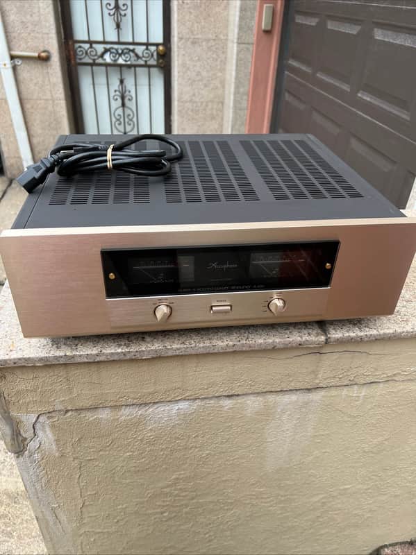 Accuphase A-20V 2004 - Gold image 1