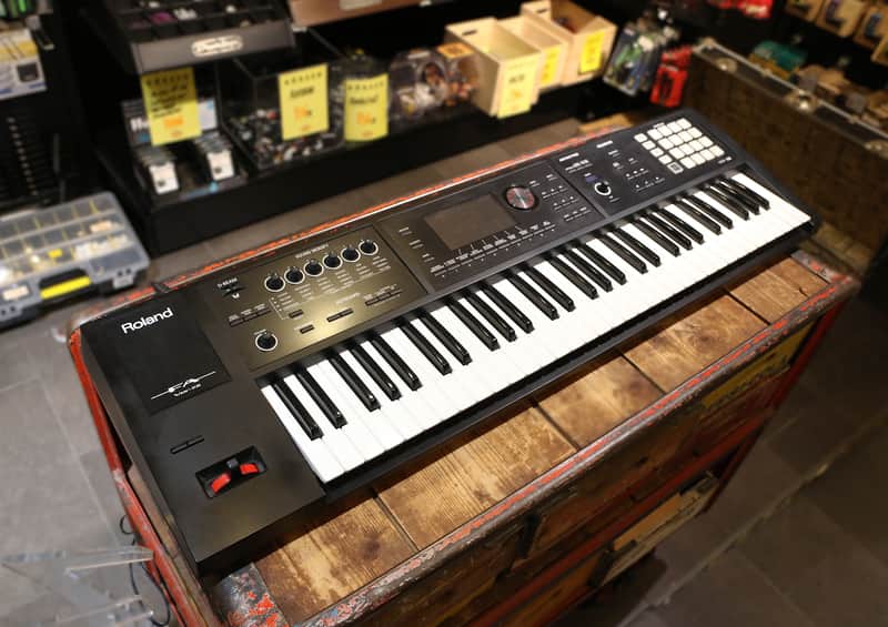Roland FA-06 61-Key Music Workstation 2014 - Present - Black image 1