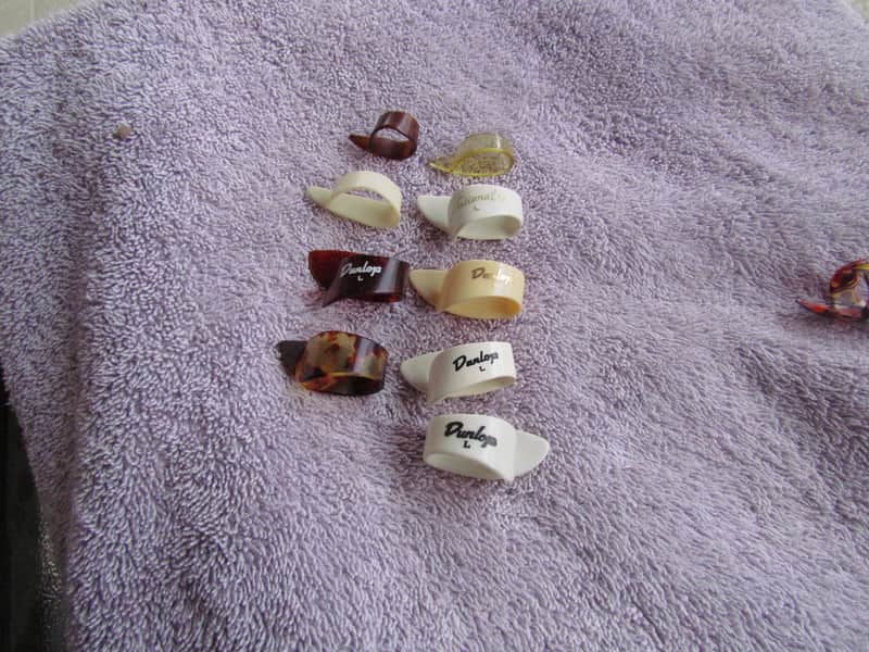 National Dunlop Unlabeled Thumb Picks Lot Of 9 Thumb Picks 1 Is Left Handed 1 Says Dobro Cool! image 1