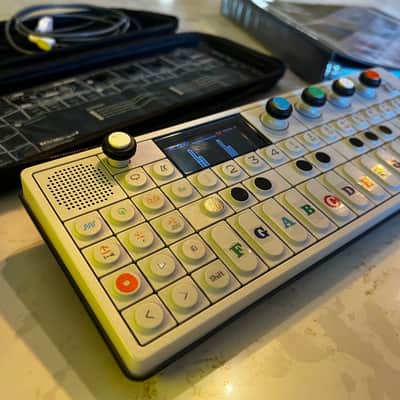 Immagine Teenage Engineering OP-1 Portable Synthesizer Workstation 2011 - Present - White - 9