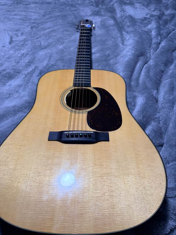 Martin D18