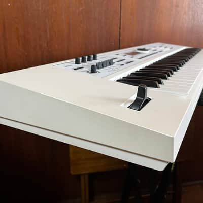 Roland JUNO-DS 61 61-key Synthesizer Special Edition White w/ gig bag juno-ds61w image 5
