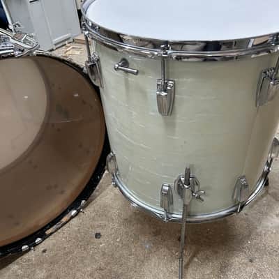 Ludwig Superclassic 1960/63 - White marine pearl image 11