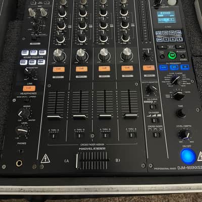 Pioneer 2 CDJ Nexus 2 & 1 DJM 900 nexus 2 2010S image 2