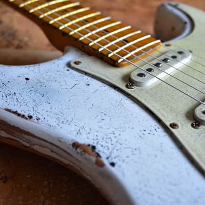 American Fender Stratocaster Nitro Faded White Heavy Relic Custom Shop Fat 50's Pickups image 5