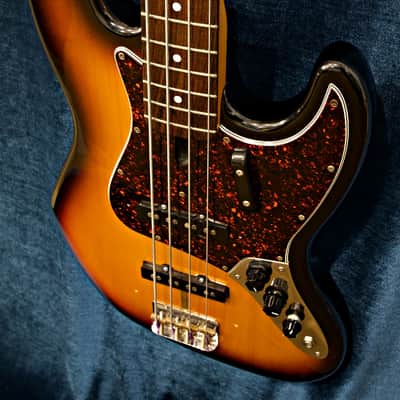 Fender American Vintage ‘62 Jazz Bass 1995 - Sunburst image 3