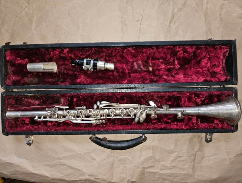 Elkhart Cavalier metal clarinet, USA, Silver-finish with case