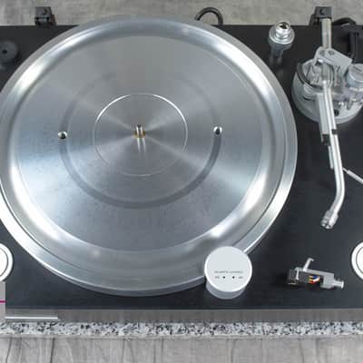 YAMAHA GT-2000 Direct Drive Turntable in Very Good Condition image 8
