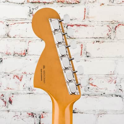 Fender - Vintera III Late '60s Stratocaster - Electric Guitar w/ Rosewood Fingerboard - Ocean Turquoise - w/ Deluxe Gigbag image 5