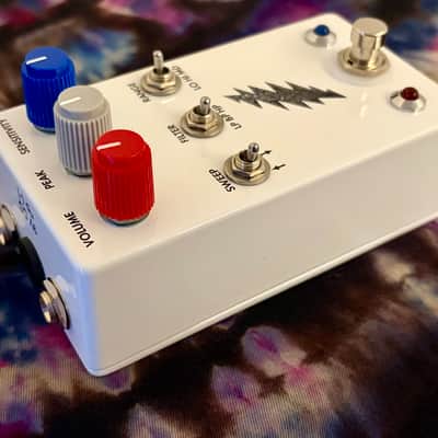 Smokin’ Amps Co. Lumitron 2025-present - White image 3