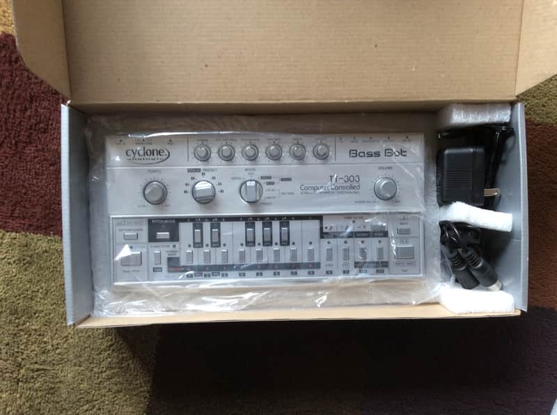 Cyclone Analogic TT-303 Bass Bot V1 | Reverb