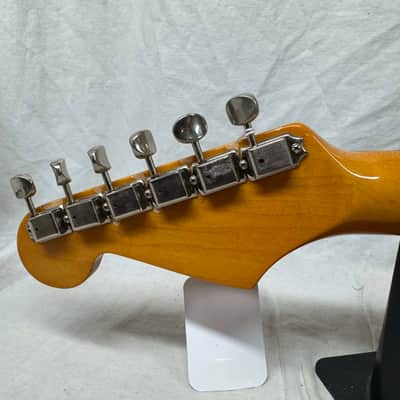 Fender American Vintage Reissue AVRI '62 Stratocaster Guitar with Case 1988 - 3-Color Sunburst / Rosewood fingerboard image 9