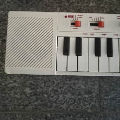 Immagine Casio PT-10 29-Key Mini Synthesizer 1980s - White - 2