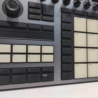Native Instruments Maschine+ HW Standalone Production Studio Workstation 2020's - Silver / Black image 3