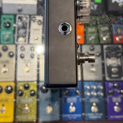 MXR CSP041 Hybrid Fuzz  - Present - Black / Teal Graphic image 3