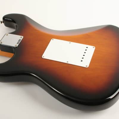 Fender 70th Anniversary American Vintage II 1954 Stratocaster Maple Fingerboard 2-Color Sunburst V704218 image 9