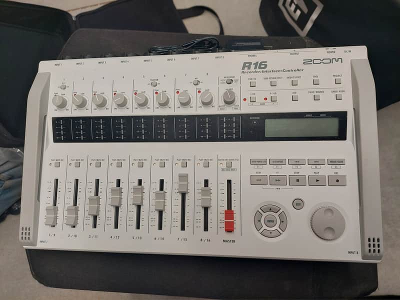 Zoom R16 USB Audio Interface / Digital Multitrack Recorder