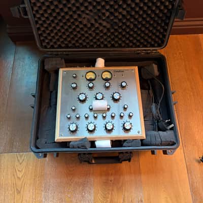 Condesa Carmen V incl. FX return, mic/line input, & carry case image 1