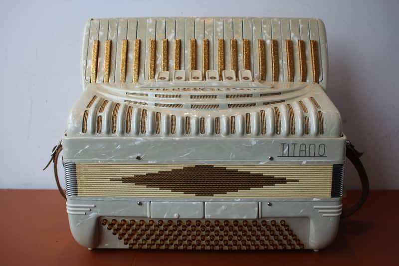 Titano Model Special 1986 41/120 range compact 17" keyboard Piano Accordion image 1