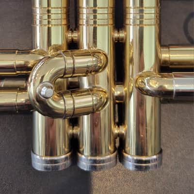 Conn Director Shooting Star Trumpet with case and Mouthpiece image 9