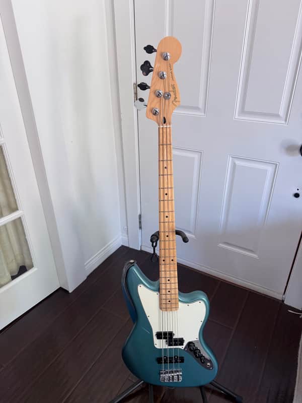 Fender Player Jaguar Bass with Maple Fretboard