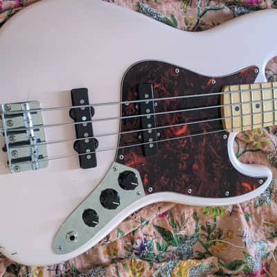 Fender MIJ Junior Collection Jazz Bass 2021 - Present - Satin Shell Pink image 2