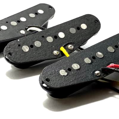 Dragonfire Pure Vintage Single Coil Pickup Set, Early Strat Performance AlNiCo 5 SSS Set, Black Covers image 4