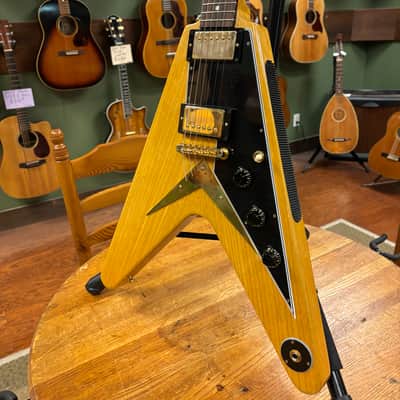 2022 Gibson Custom Shop '58 Korina Flying V Reissue Natural with Black Pickguard image 4