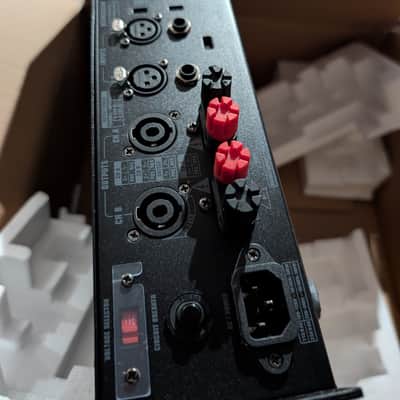 Behringer KM1700 Professional 1700-Watt Stereo Power Amplifier 2010s - Black image 2
