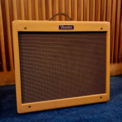 Fender Blues Junior Lacquered Tweed 15-Watt 1x12" Guitar Combo image 1