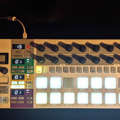 Arturia BeatStep Pro MIDI Controller 2017 - Present - White image 4