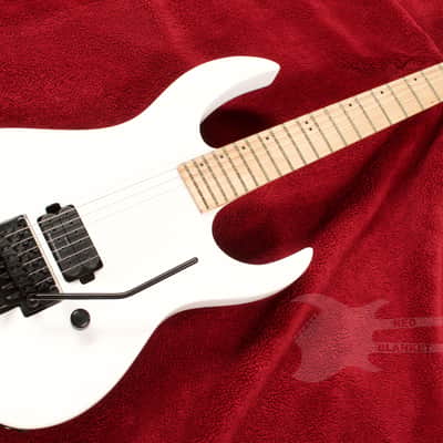 B.C. Rich Gunslinger Prophecy II with Floyd Rose Gloss White image 3