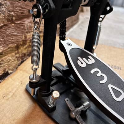 DW 3000 Series Double Bass Drum Pedal with Pearl Connecting Drive Shaft/Crossbar image 9